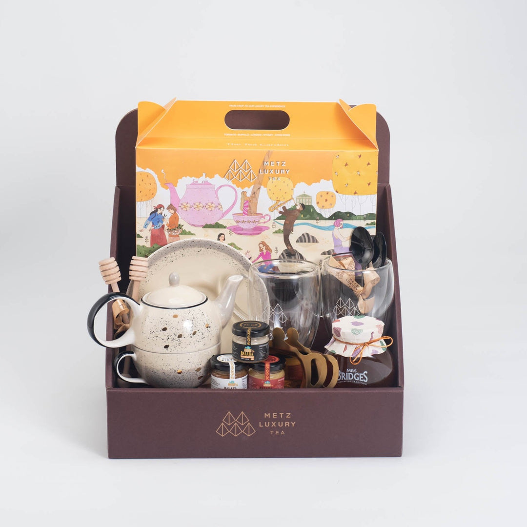 Sao in the Afternoon at The Tea Garden Teapot-in-one Hamper Gift Box Set